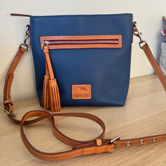 Dooney & Bourke Blue Pebbled Leather Lani Crossbbody Bag Purse Chic and NEW - Picture 1 of 12